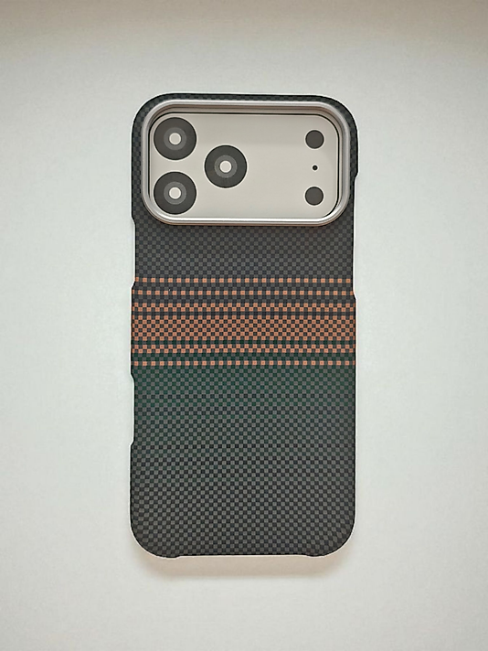 iPhone 17 Pro Max Uyumlu Magsafe Şarj Özellikli Karbon Desenli Kılıf - Yeşil